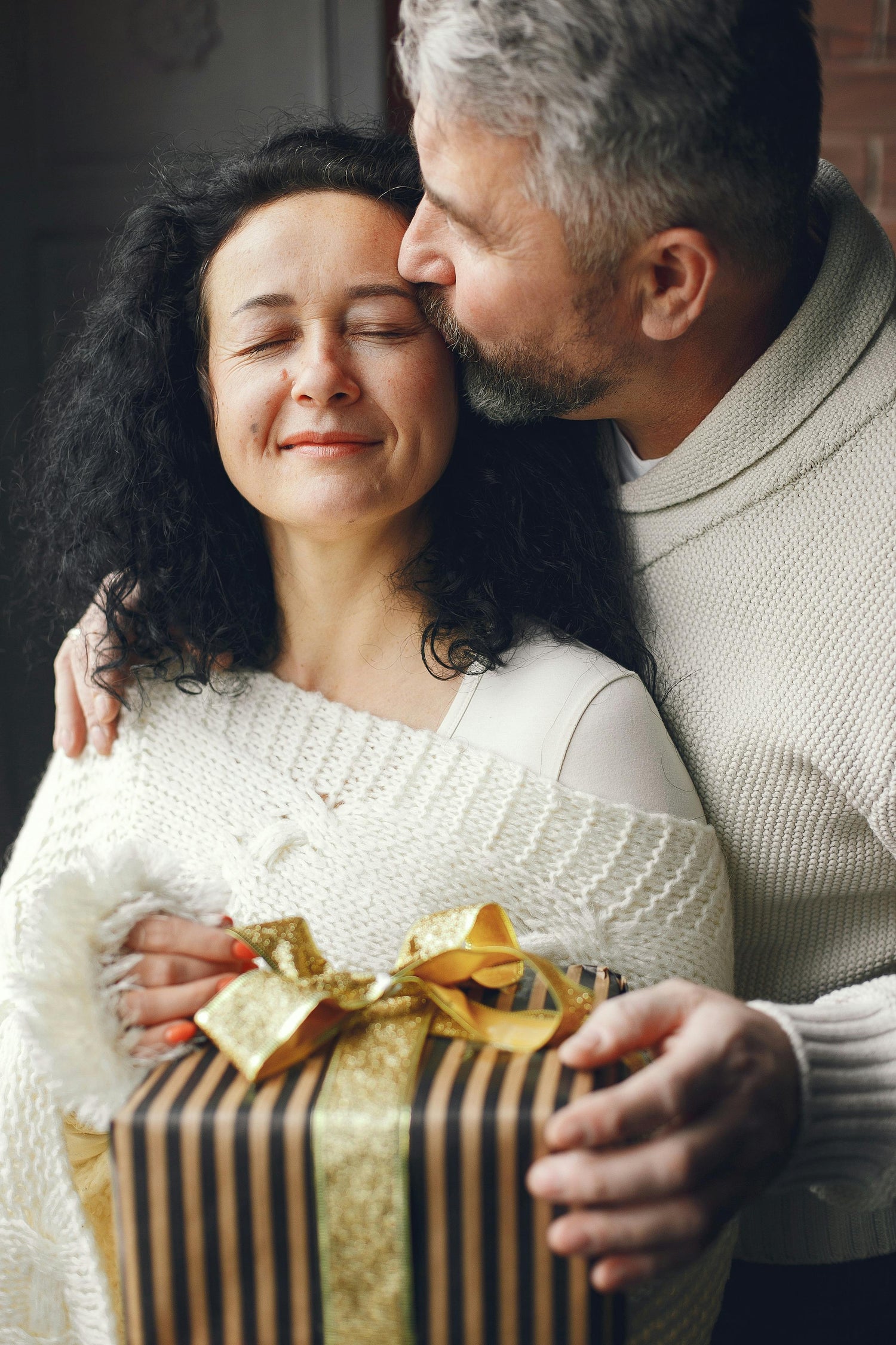 lovebomb chocolate blog couple image